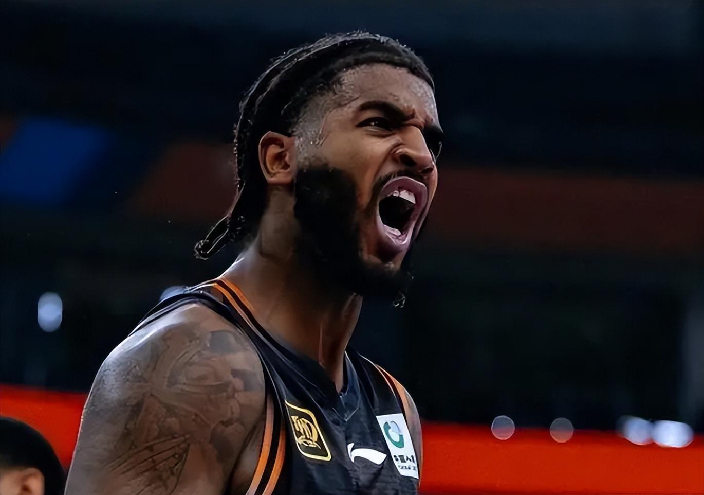 山东男篮为泰山助威，25号兵发青岛，高诗岩缺阵，超级内援浮现！